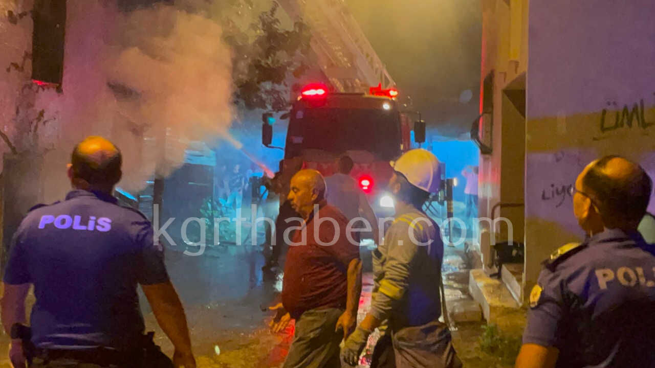 Metruk Binada Cikan Yangin Mahalleyi Sokaga Doktu17