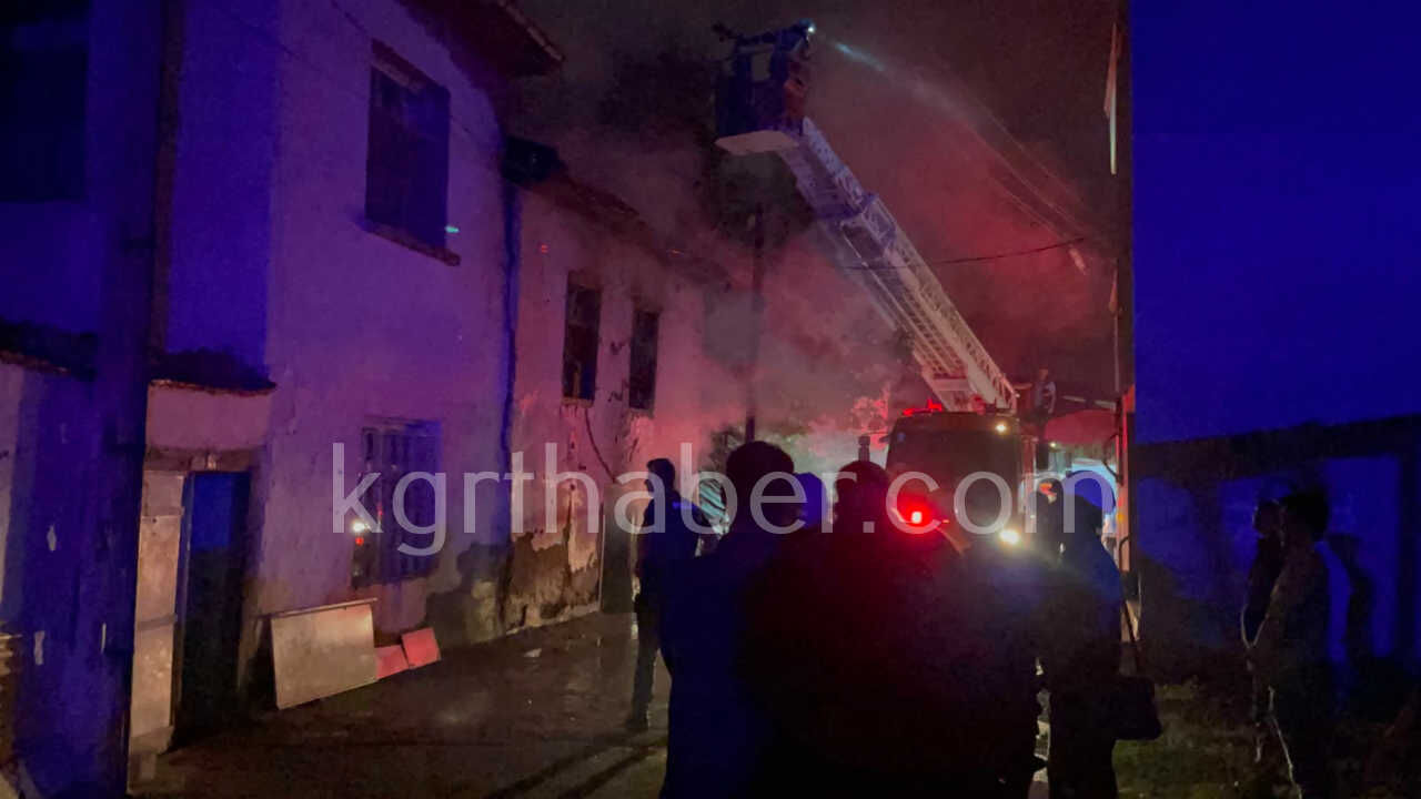 Metruk Binada Cikan Yangin Mahalleyi Sokaga Doktu18