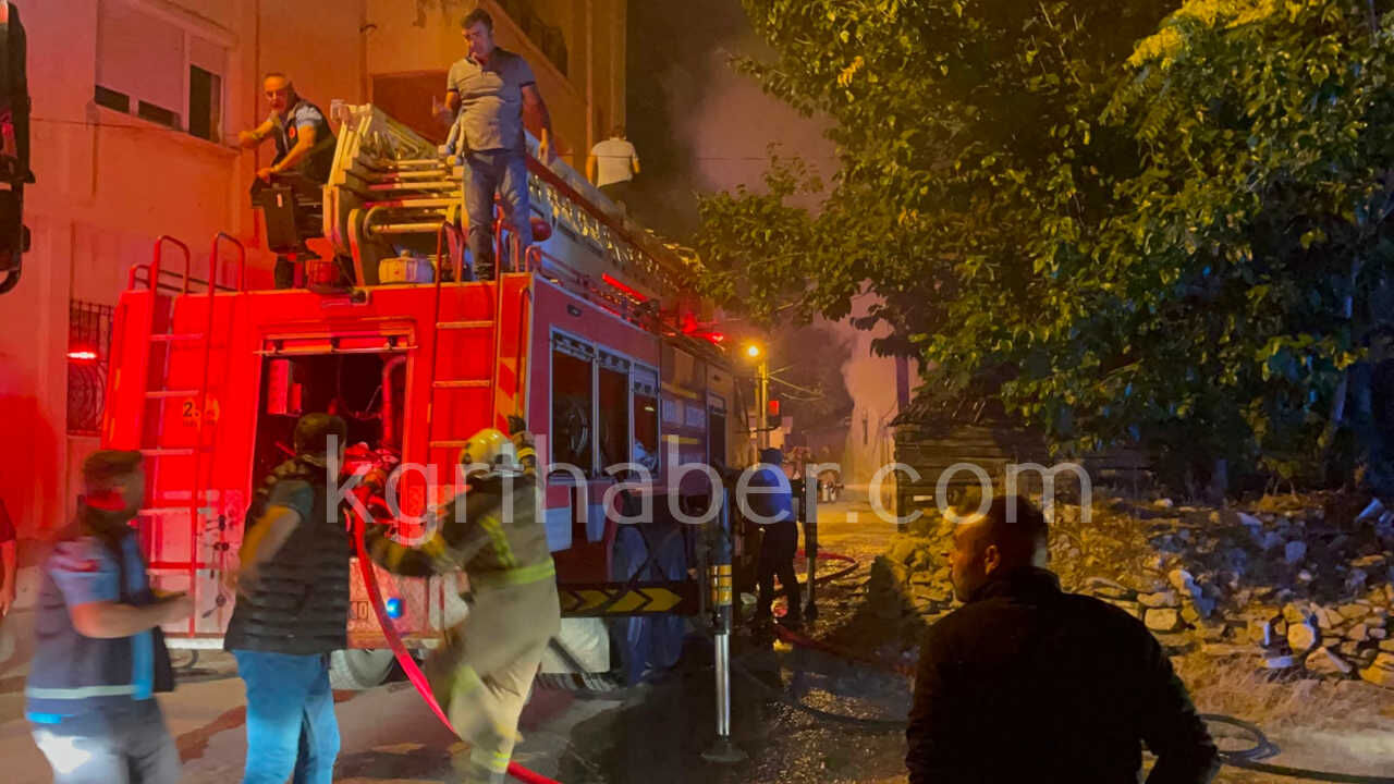 Metruk Binada Cikan Yangin Mahalleyi Sokaga Doktu5