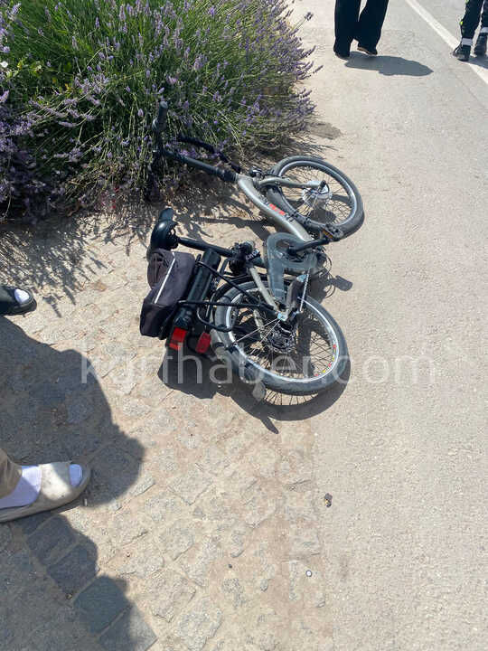 Millet Bahcesi Onunde Kaza Elektrikli Bisiklet Surucusu Yaralandi2