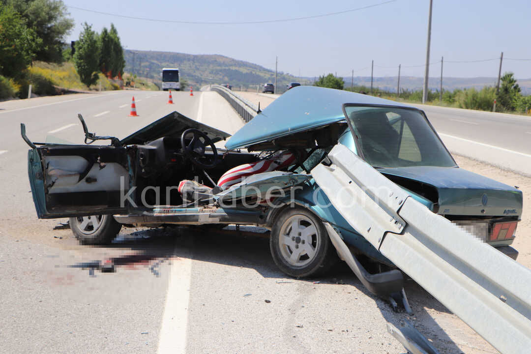 Mut Yolunda Feci Kaza Arac Bariyerlere Saplandi 1 Yarali11