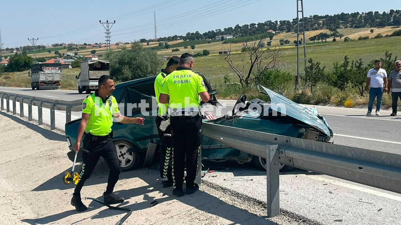 Mut Yolunda Feci Kaza Arac Bariyerlere Saplandi 1 Yarali2