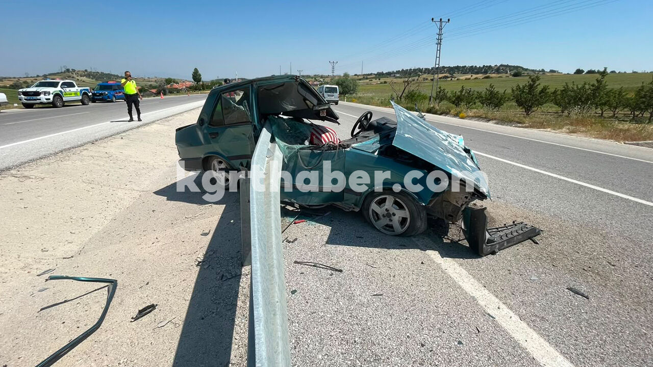 Mut Yolunda Feci Kaza Arac Bariyerlere Saplandi 1 Yarali4