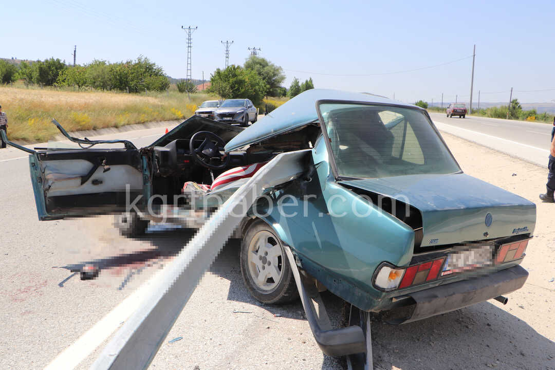 Mut Yolunda Feci Kaza Arac Bariyerlere Saplandi 1 Yarali5
