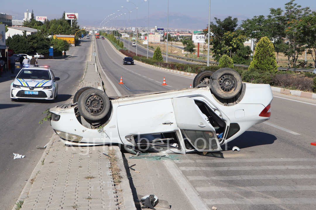 Osb Yolunda Feci Kaza 5 Kişilik Aile Yaralı12