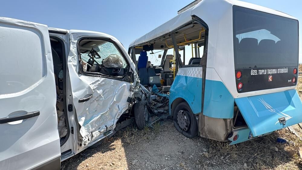 Panelvanla Halk Otobusu Carpisti 1 Olu 11 Yarali1