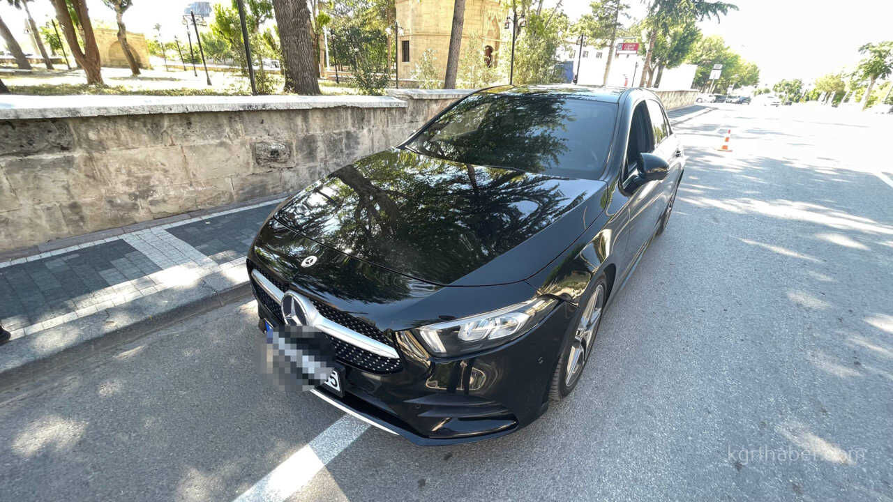 Polis Uygulamasinda Durdurulan Luks Otomobil Otoparka Cekildi1