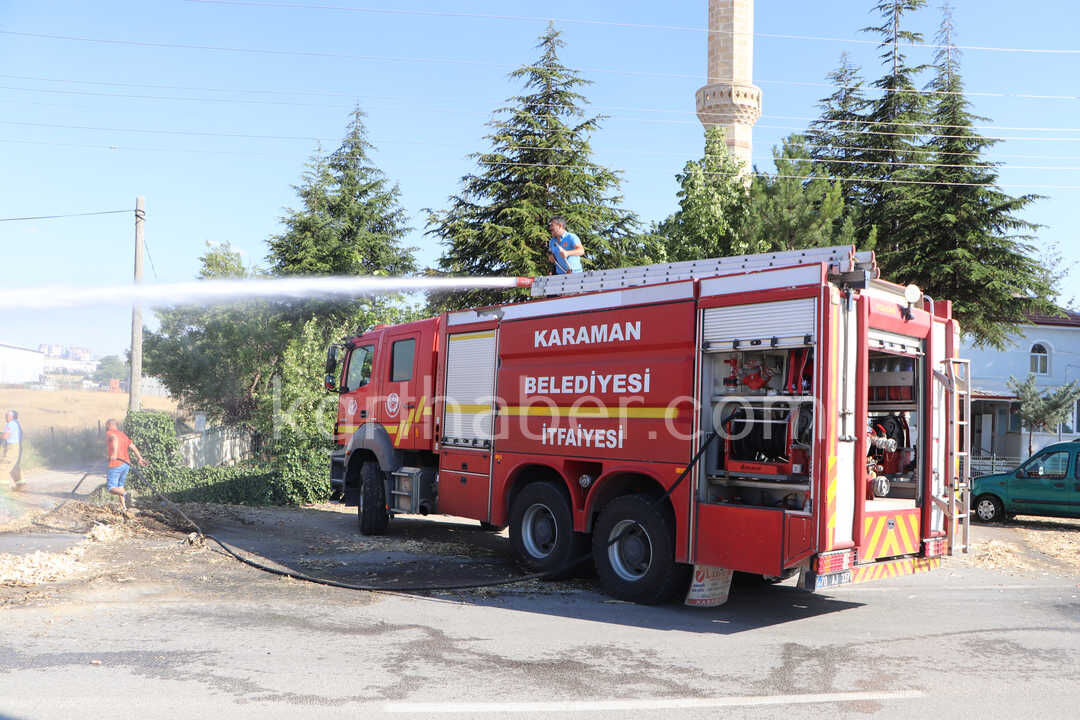 Saman Yuklu Tirda Yangin Cikti Meslektaslari Yardima Kostu7
