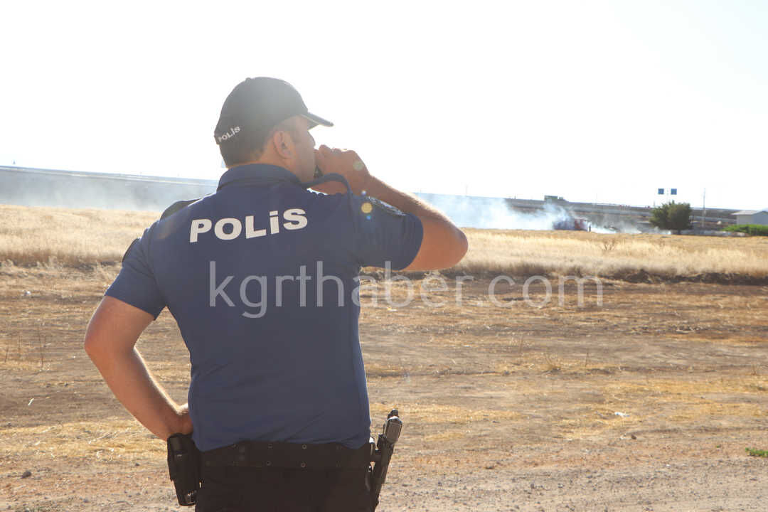 Tarlada Cikan Yangin Ruzgarin Etkisiyle Buyudu Itfaiyeden Hizli Mudahale6