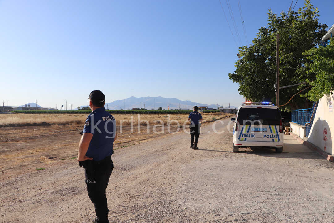Tarlada Cikan Yangin Ruzgarin Etkisiyle Buyudu Itfaiyeden Hizli Mudahale7