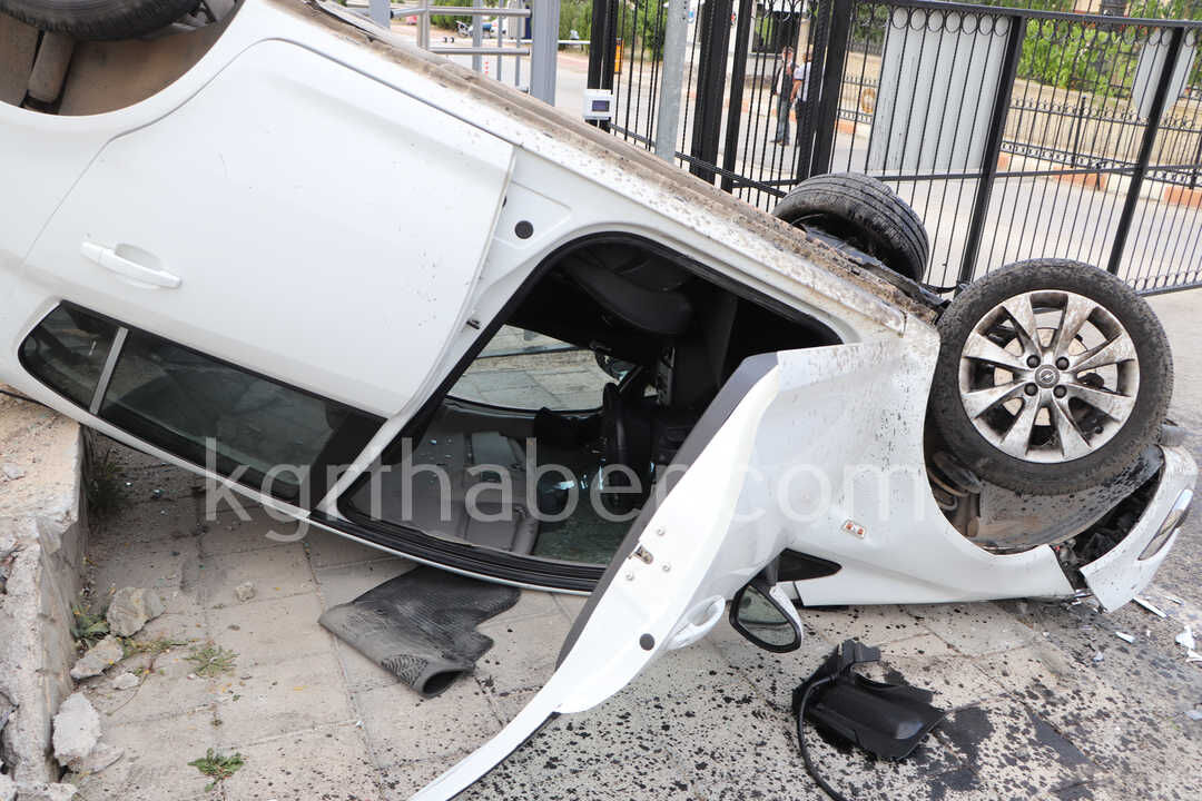 Tip Fakultesi Ogrencilerinin Bulundugu Arac Takla Atti 4 Yarali1