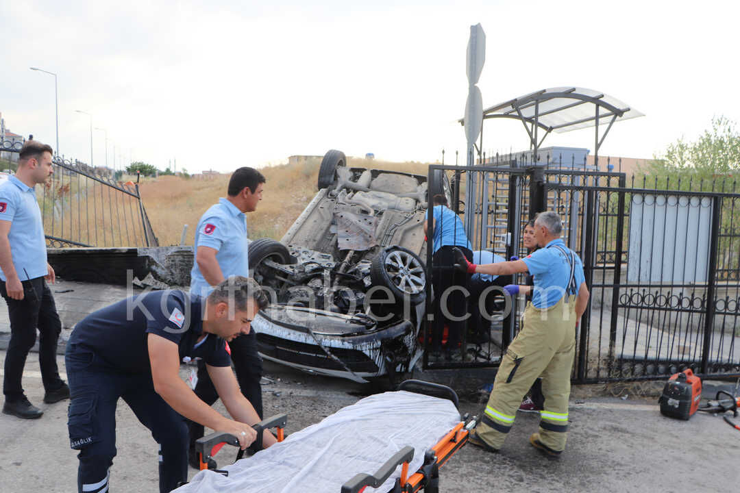 Tip Fakultesi Ogrencilerinin Bulundugu Arac Takla Atti 4 Yarali2