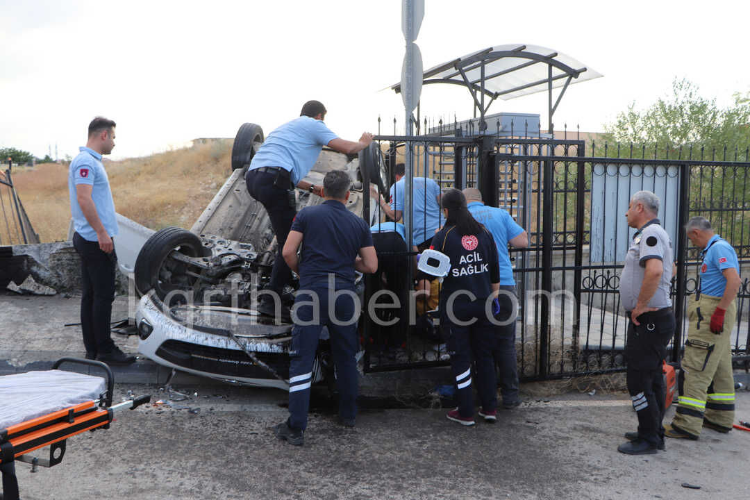 Tip Fakultesi Ogrencilerinin Bulundugu Arac Takla Atti 4 Yarali4