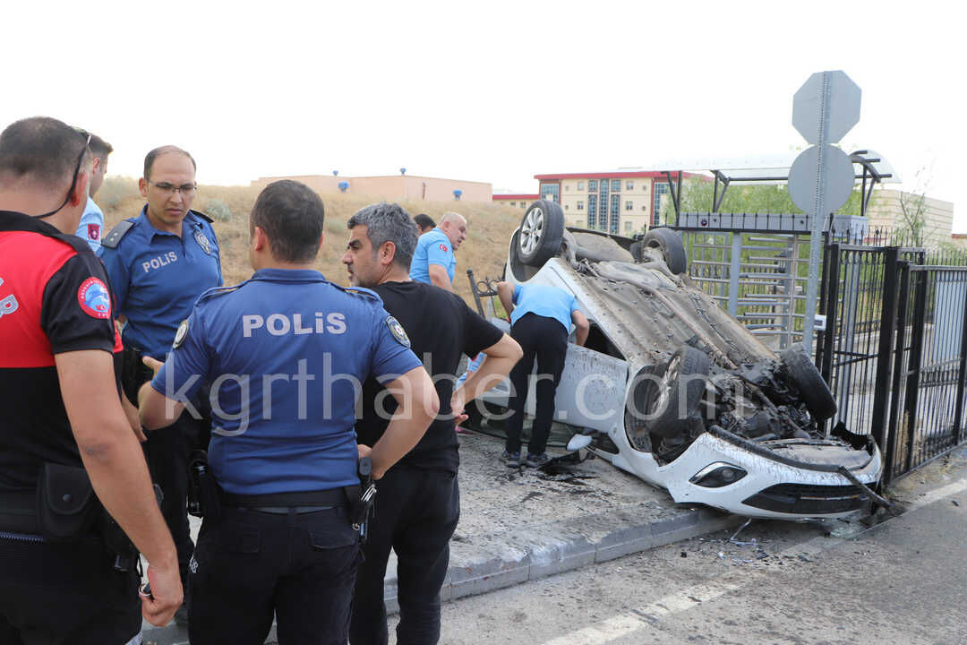 Tip Fakultesi Ogrencilerinin Bulundugu Arac Takla Atti 4 Yarali9