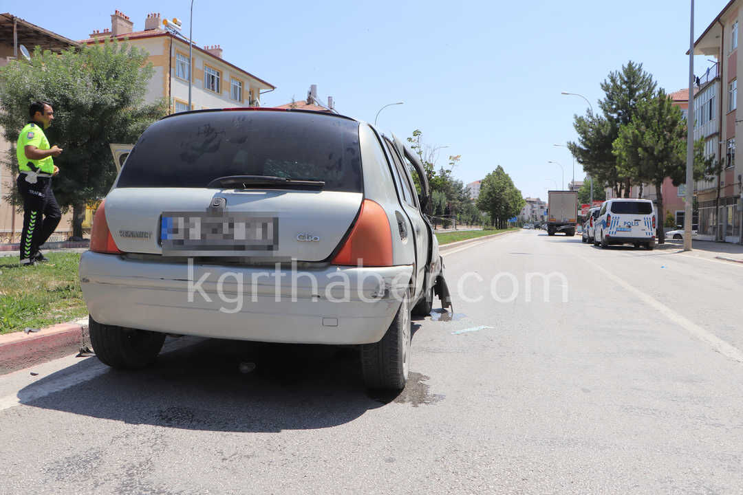 Tirin Dorsesine Carpan Otomobil Hurdaya Dondu 1I Agir 3 Yarali0