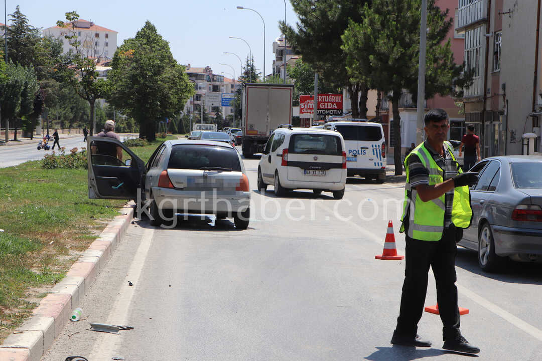 Tirin Dorsesine Carpan Otomobil Hurdaya Dondu 1I Agir 3 Yarali1
