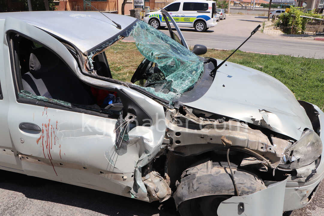 Tirin Dorsesine Carpan Otomobil Hurdaya Dondu 1I Agir 3 Yarali10