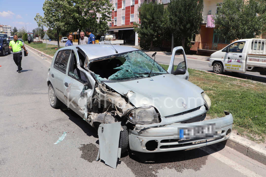 Tirin Dorsesine Carpan Otomobil Hurdaya Dondu 1I Agir 3 Yarali11