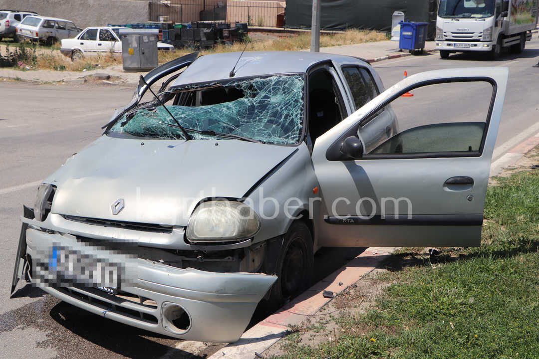 Tirin Dorsesine Carpan Otomobil Hurdaya Dondu 1I Agir 3 Yarali2