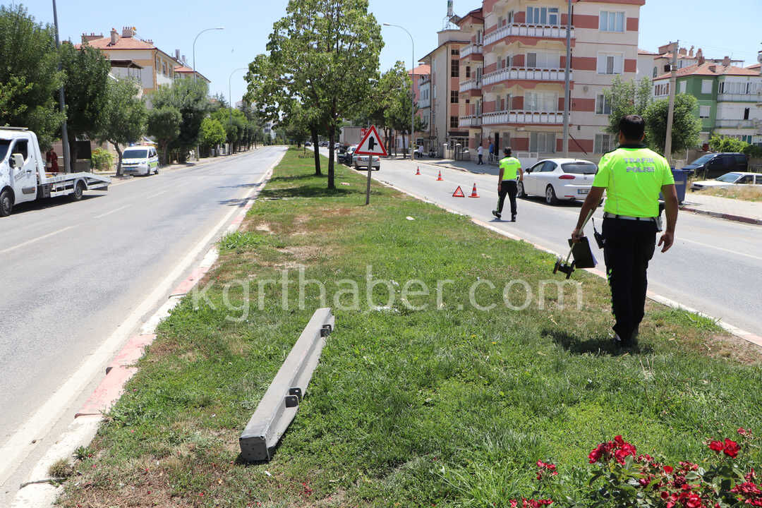Tirin Dorsesine Carpan Otomobil Hurdaya Dondu 1I Agir 3 Yarali5