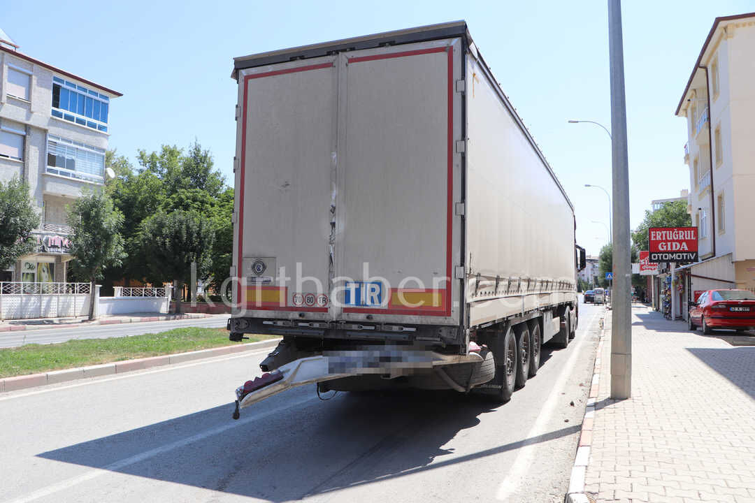 Tirin Dorsesine Carpan Otomobil Hurdaya Dondu 1I Agir 3 Yarali7
