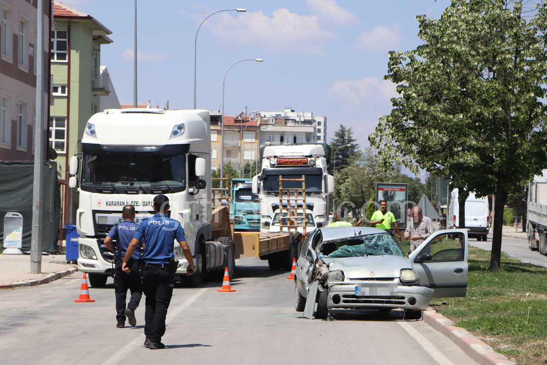 Tirin Dorsesine Carpan Otomobil Hurdaya Dondu 1I Agir 3 Yarali9