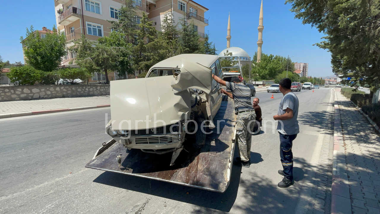 Trafik Lambasina Carparak Durabildi Yasli Surucu Yarali1