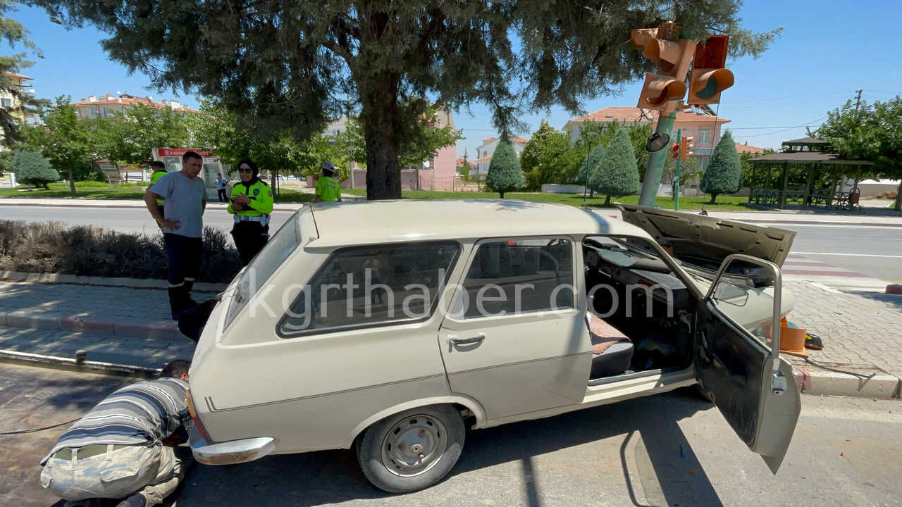 Trafik Lambasina Carparak Durabildi Yasli Surucu Yarali4