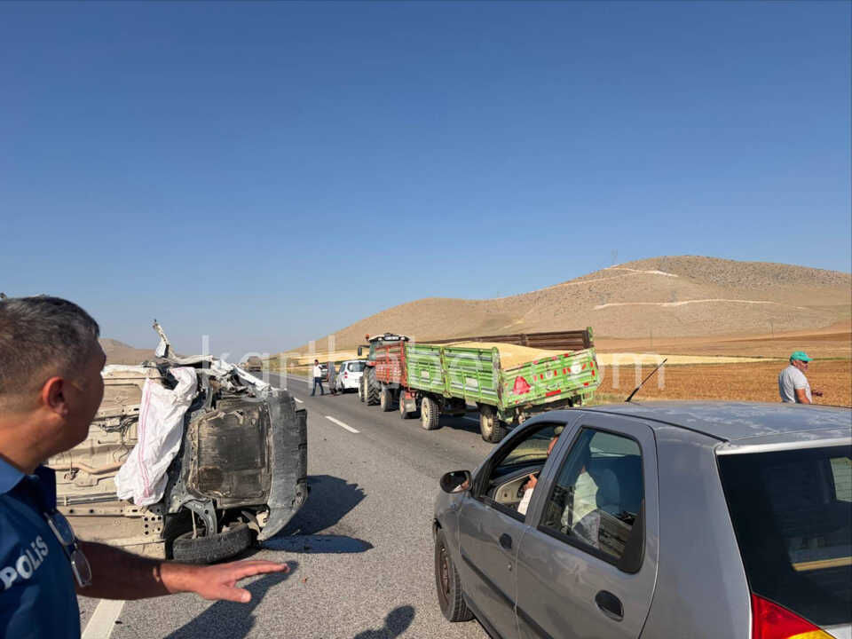 Traktor Romorkuna Arkadan Carpan Hafif Ticari Arac Devrildi 1 Yarali1