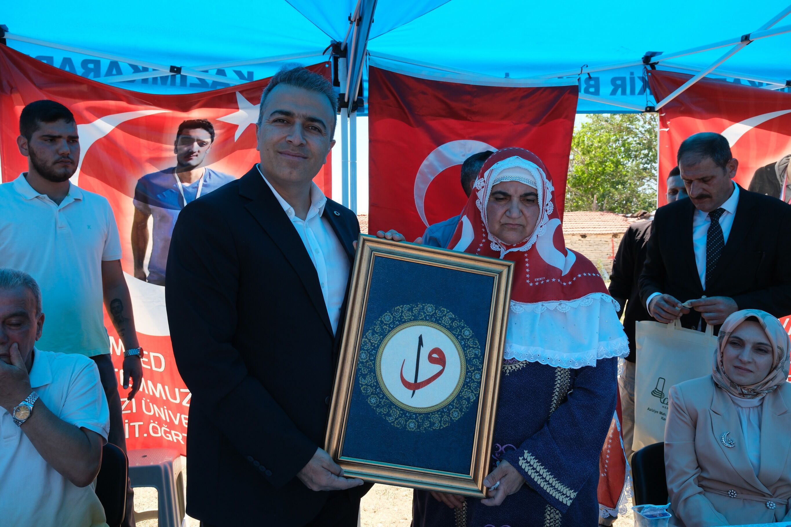 Vali Cicekten 15 Temmuz Sehidi Muhammed Yalcinin Ailesine Ziyaret (3)