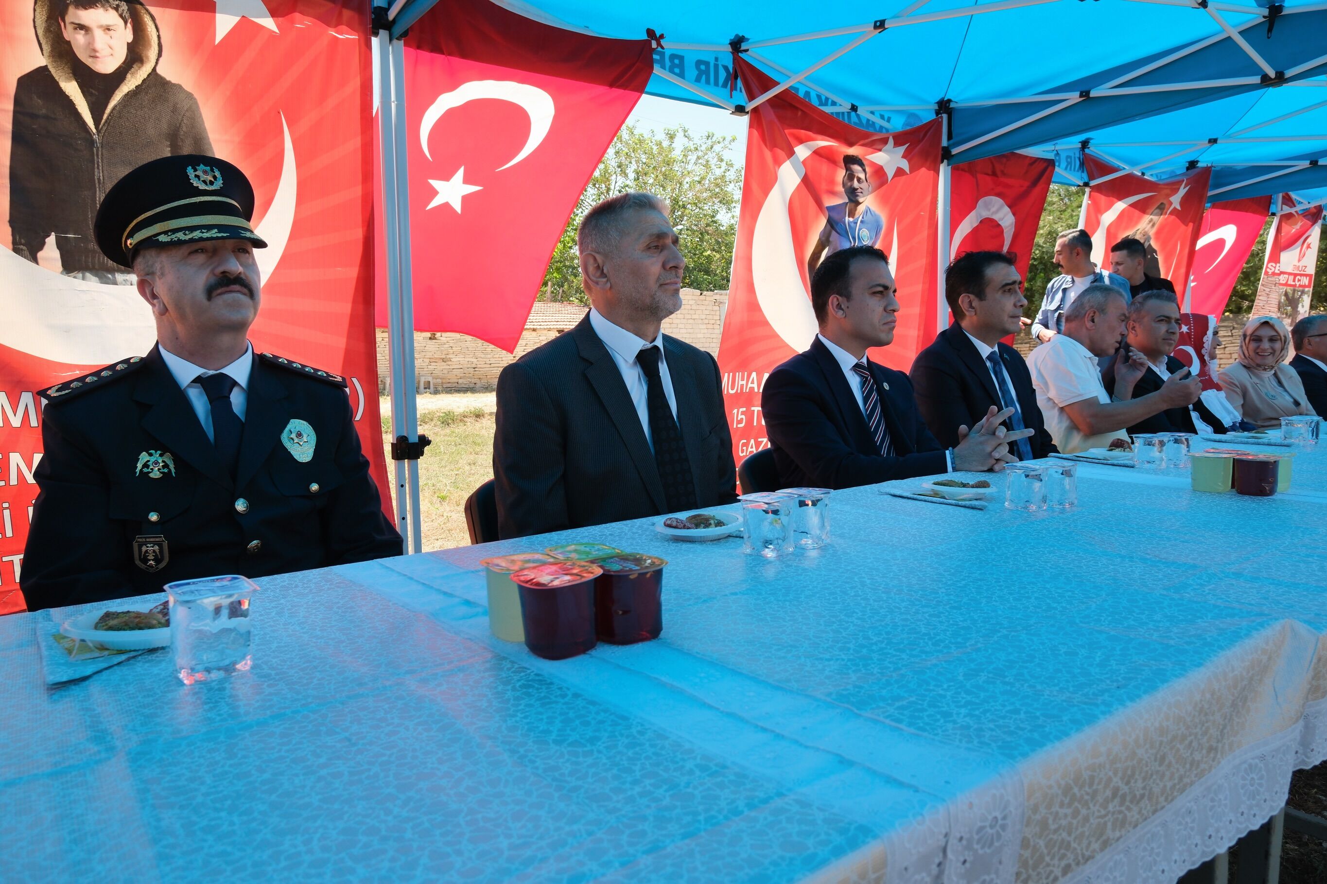 Vali Cicekten 15 Temmuz Sehidi Muhammed Yalcinin Ailesine Ziyaret (4)