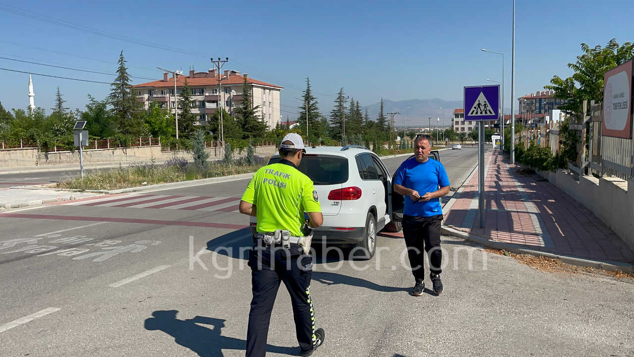 Yaya Gecidinde Suv Aracin Carptigi Kiz Cocugu Yaralandi0