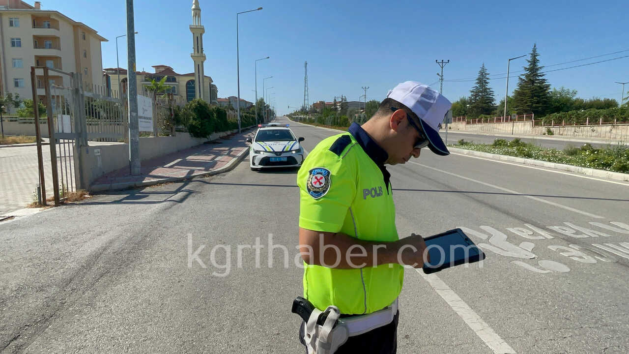 Yaya Gecidinde Suv Aracin Carptigi Kiz Cocugu Yaralandi3
