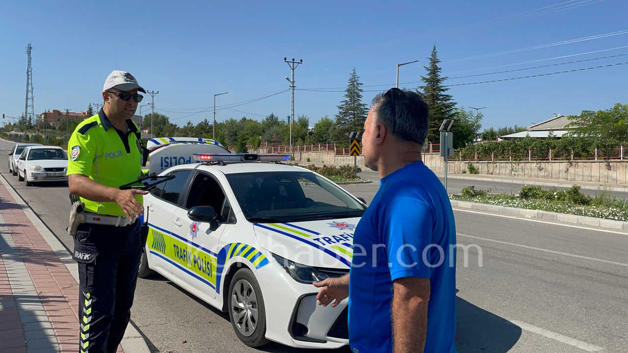 Yaya Gecidinde Suv Aracin Carptigi Kiz Cocugu Yaralandi4