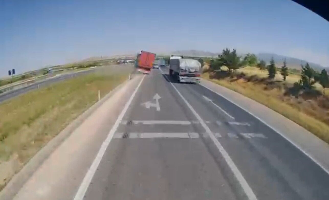 1 Kisi Hayatini Kaybetti 10 Kisi Yaralandi Tirin Dehset Sactigi Anlar Ortaya Cikti (2)
