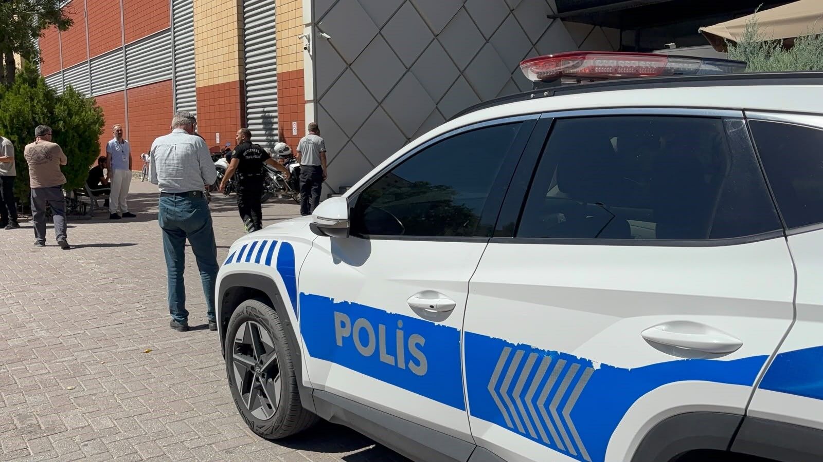 Avmde Bicakli Kavga 40 Yasindaki Adam Hayatini Kaybetti (1)