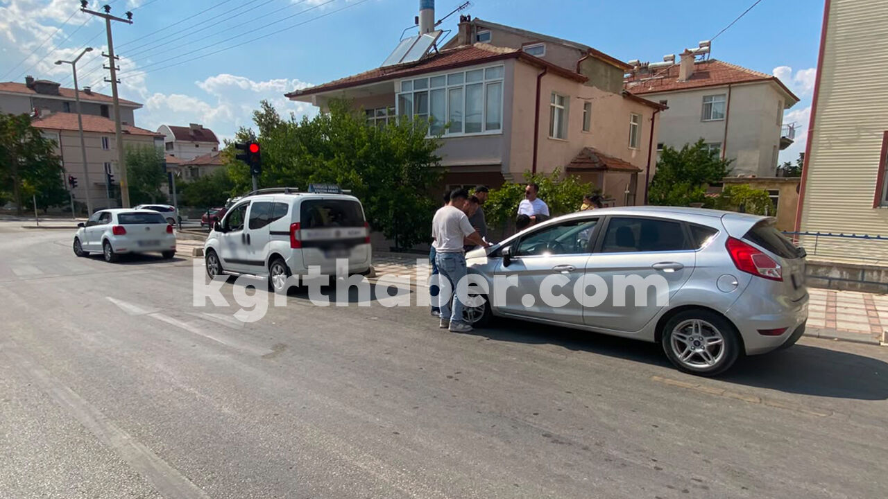 Ayni Noktada Pes Pese 2 Kaza Karamanda 4 Arac Ve 1 Motosiklet Karisti (1)