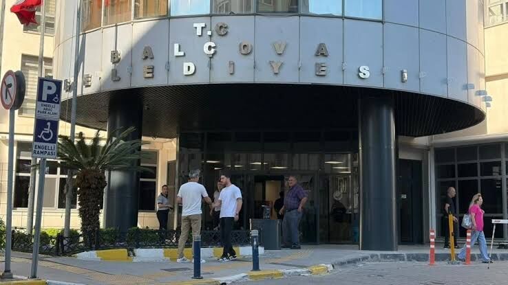 Balcova Belediye Baskani Onur Yigit Gorevine Dondu (2)