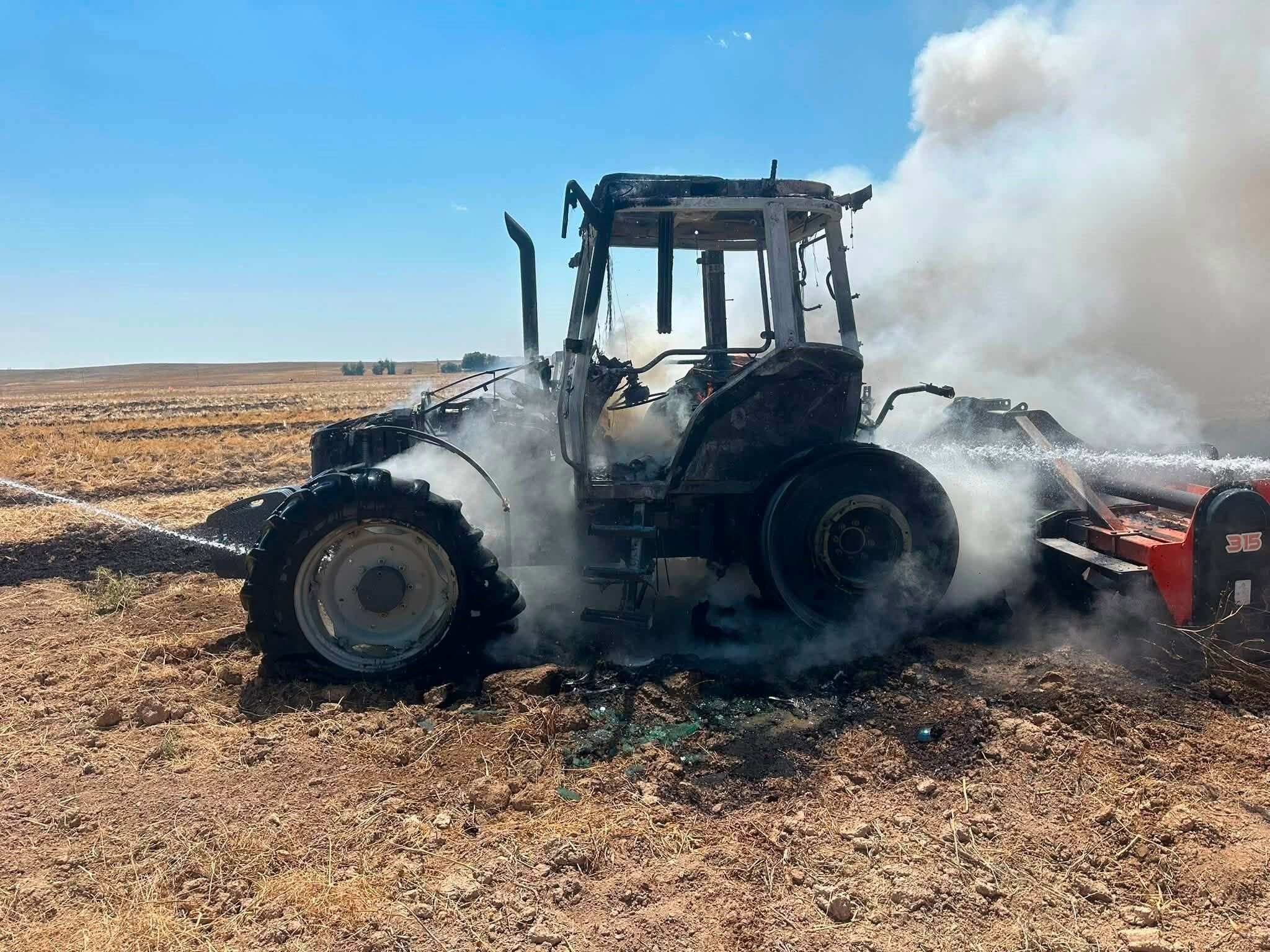 Bir Anda Alev Topuna Dondu Traktor Kule Dondu (1)
