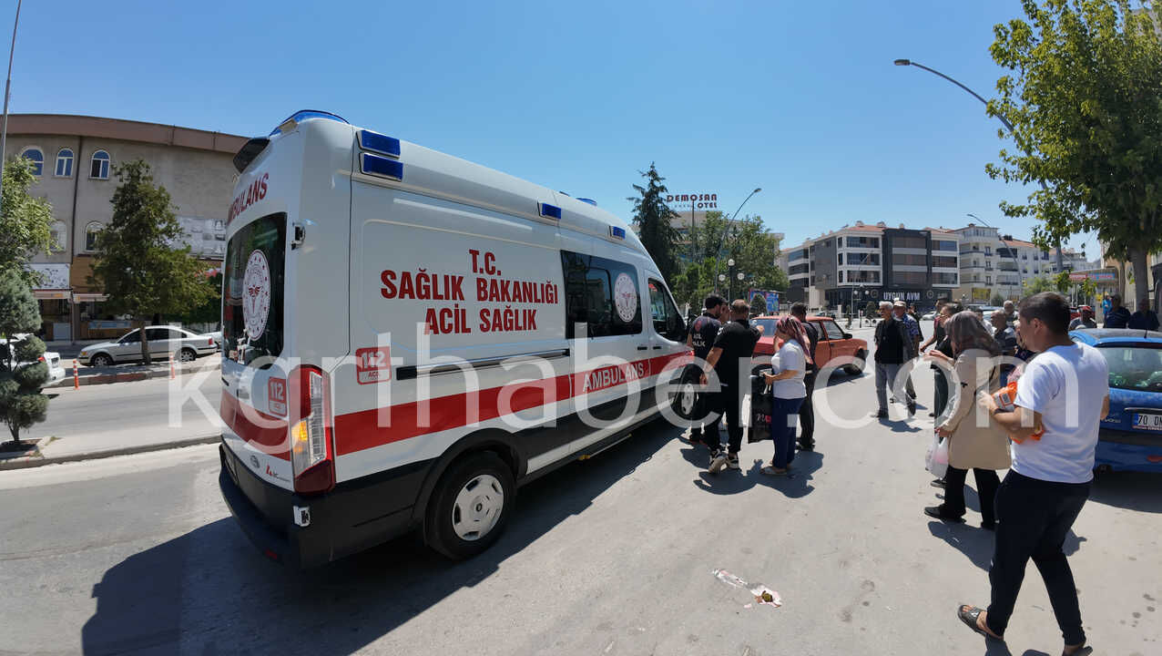 Dondurma Aldiktan Sonra Yolun Karsisina Gecmeye Calisan Kadina Otomobil Carpti1