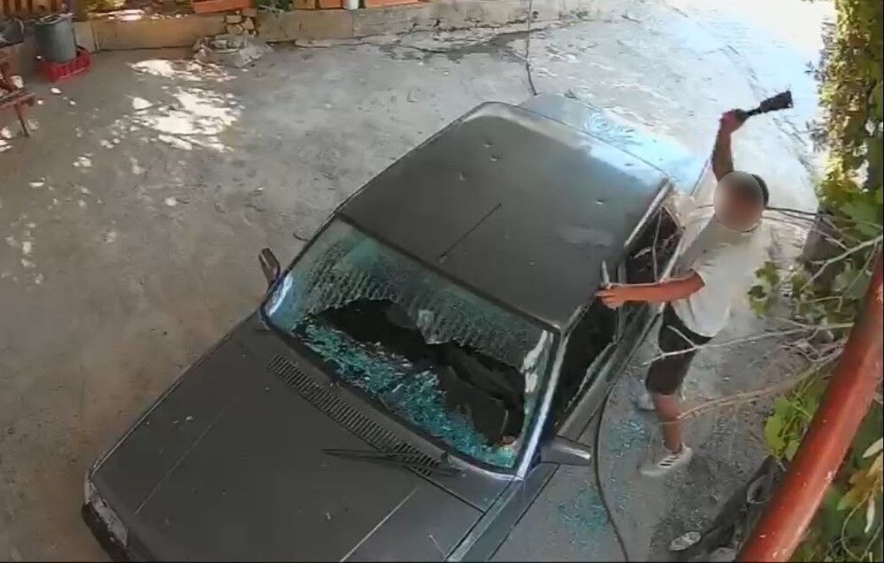 Eski Erkek Arkadas Dehseti Otomobili Satirla Parcaladi (1)