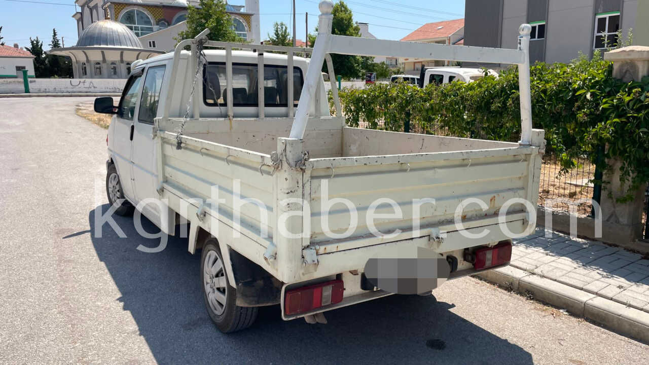 Geri Geri Giden Kamyonet Yasli Adama Carpti 1 Yarali1