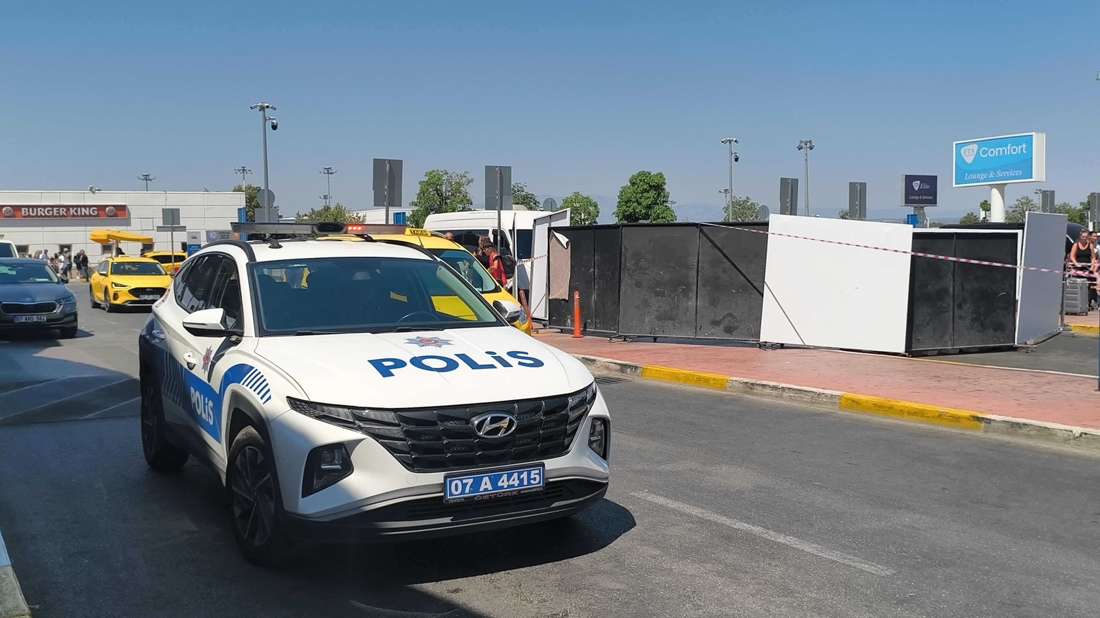 Havalimani Otoparkinda Dehset Emekli Polis Kiz Arkadasini Oldurdu (3)