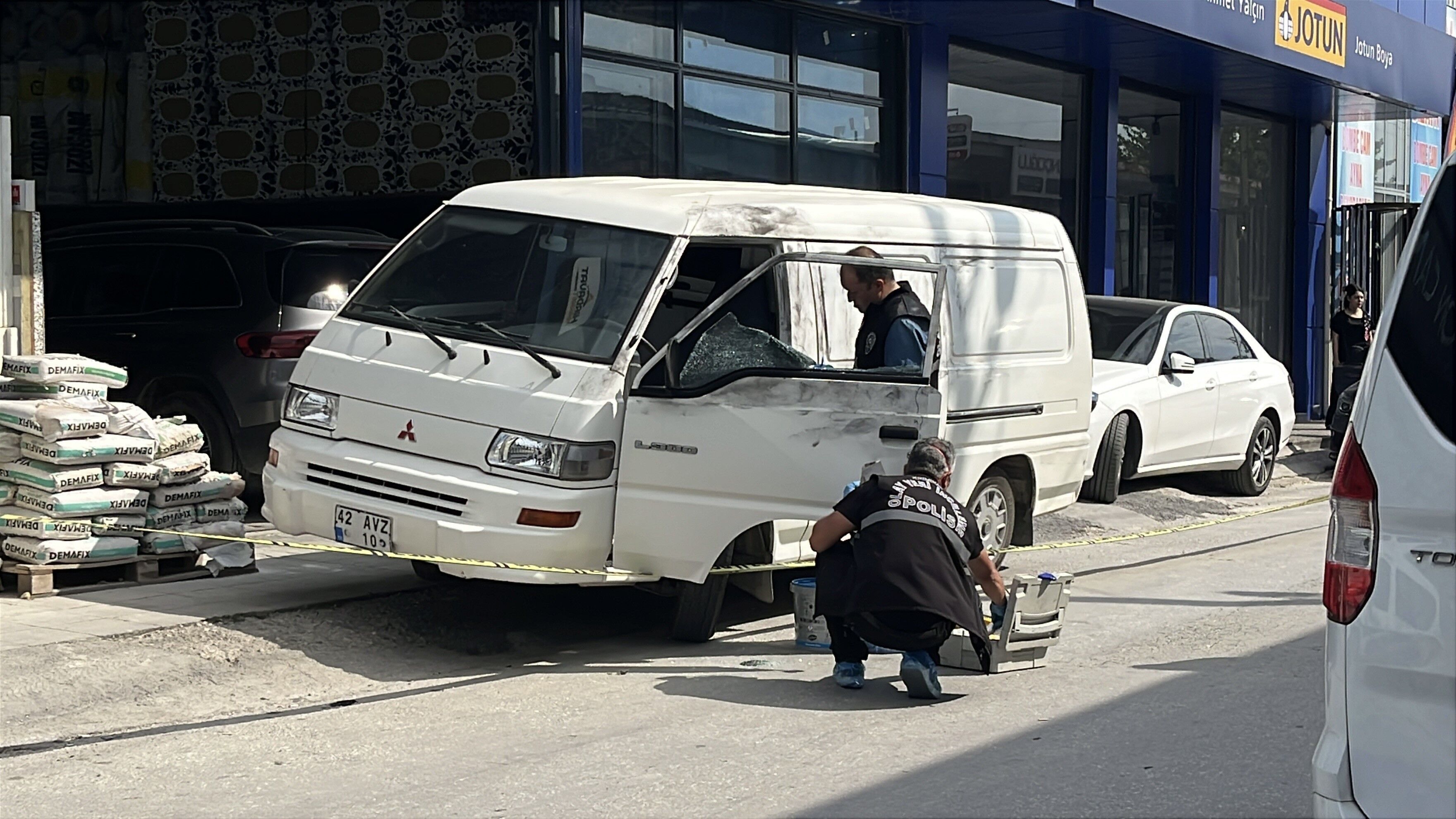 Kar Maskeli Film Gibi Soygun 450 Bin Lira Ve Altin Icin 5 Tutuklama (1)