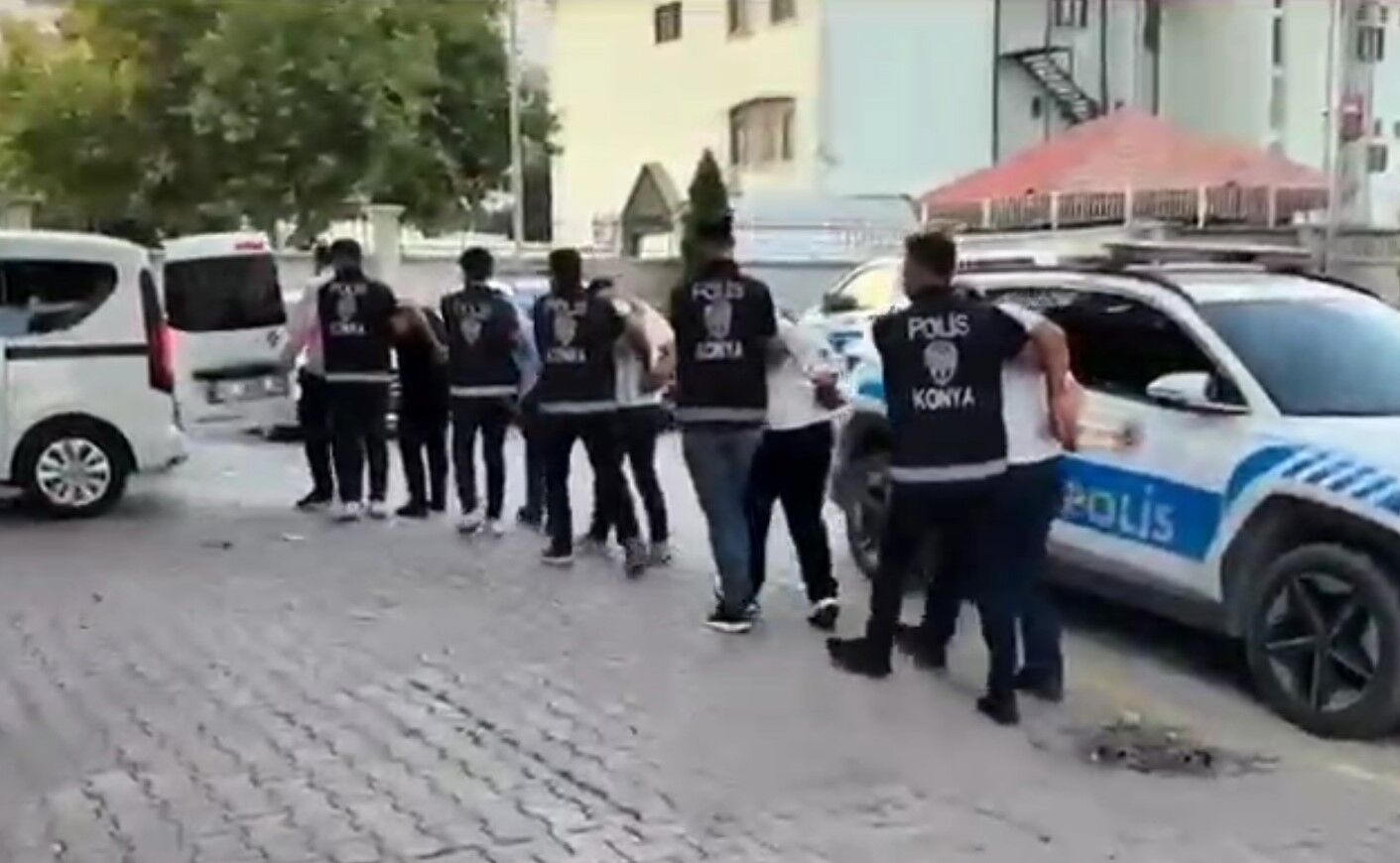 Kar Maskeli Film Gibi Soygun 450 Bin Lira Ve Altin Icin 5 Tutuklama (3)