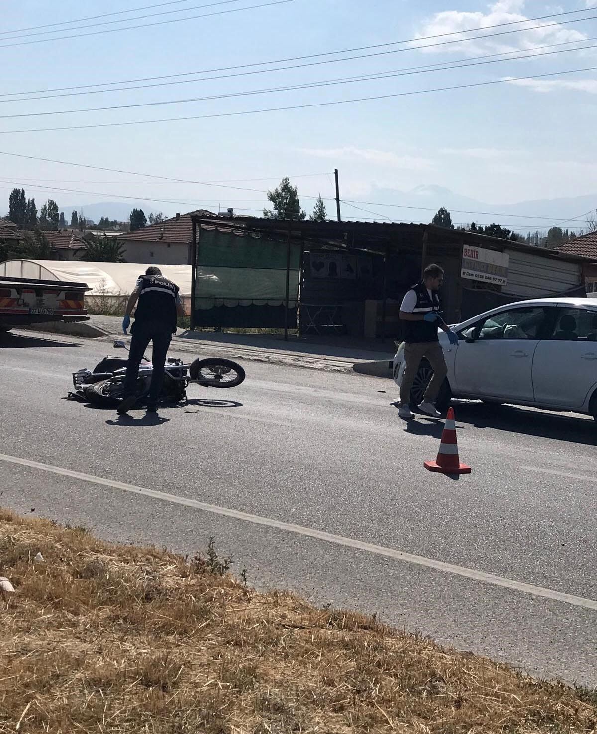 Karaman Yolunda Korkutan Kaza Motosiklet Surucusu Agir Yaralandi (2)