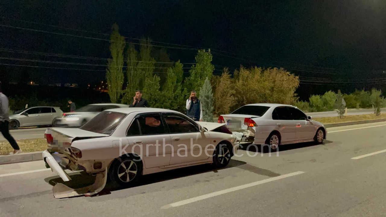 Karamanda 3 Aracli Zincirleme Kazada 2 Kisi Yaralandi1