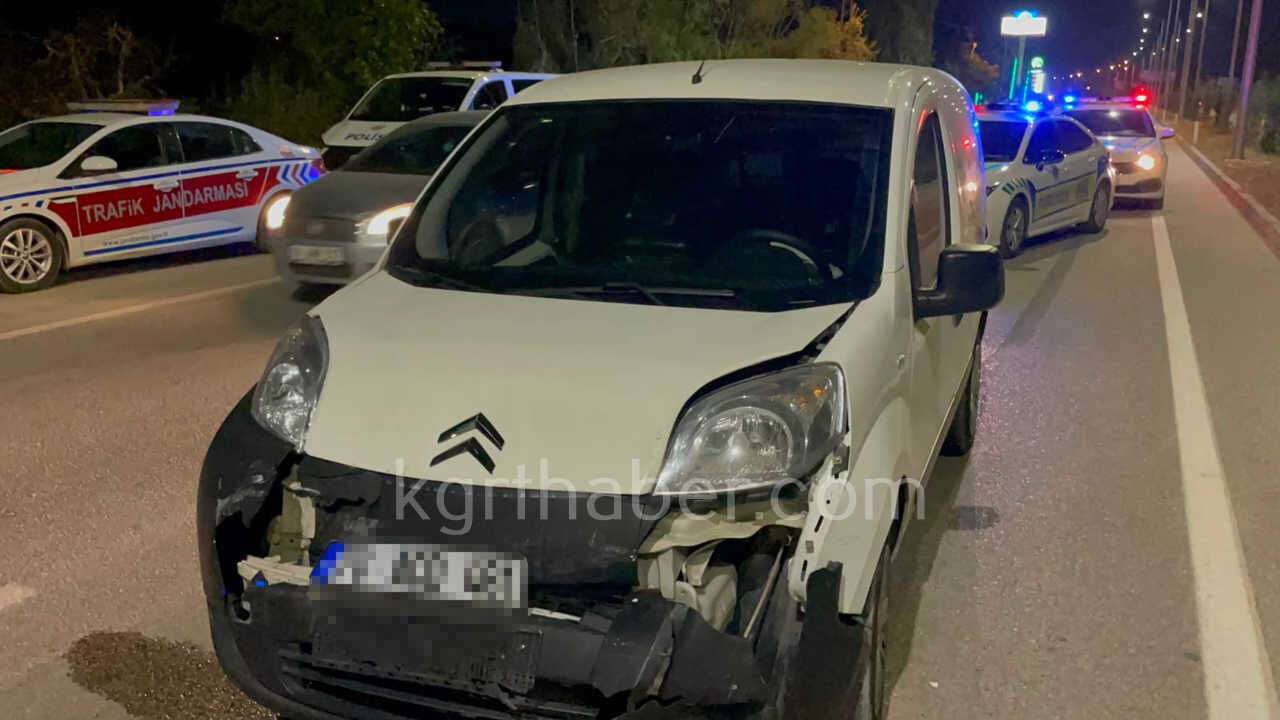 Karamanda 3 Aracli Zincirleme Kazada 2 Kisi Yaralandi2