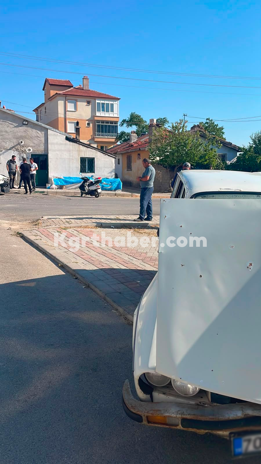 Karamanda Kaza Yapan Surucu O Sokla Otomobilinin Pesinden Kostu (1)