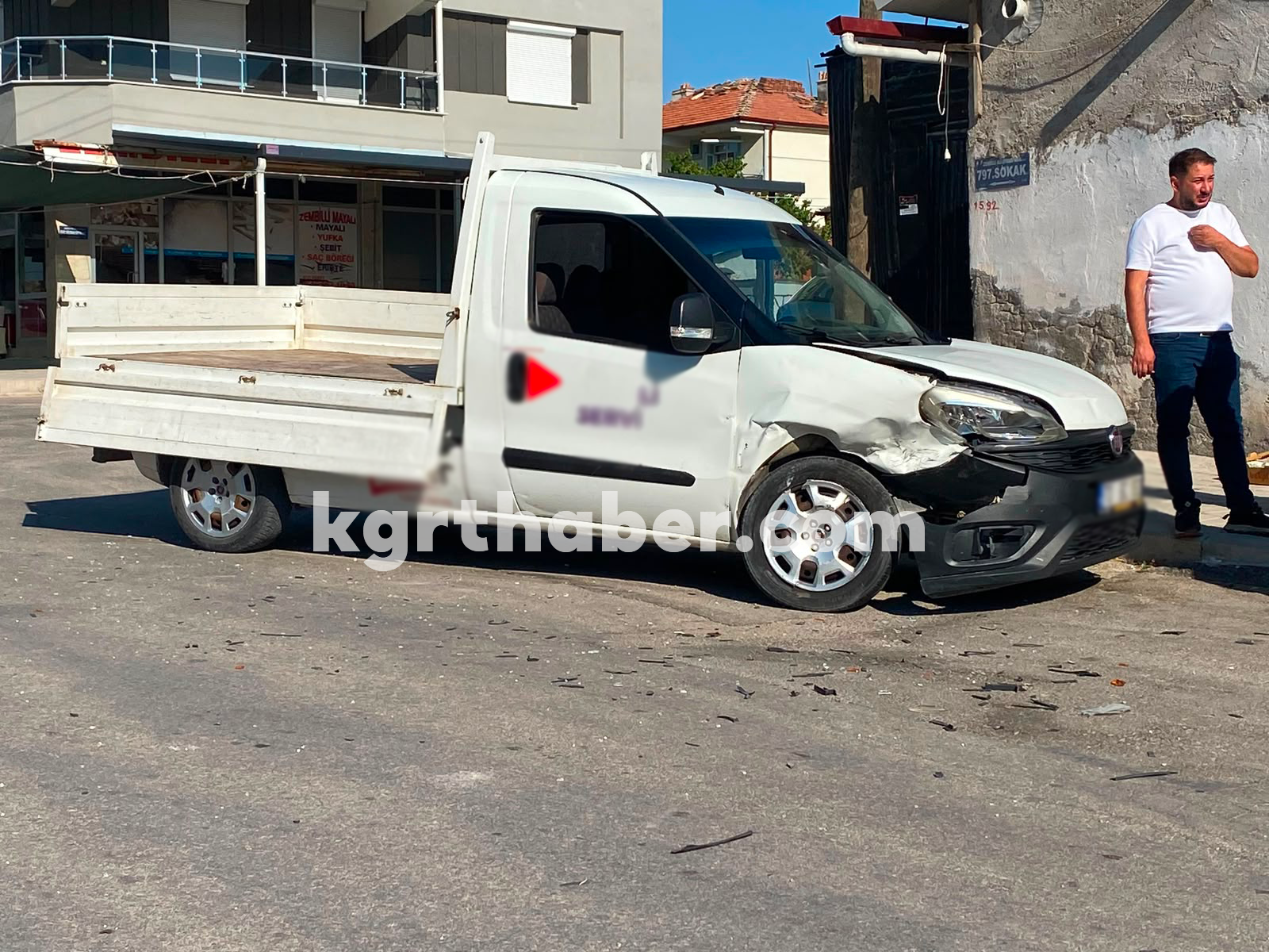 Karamanda Kaza Yapan Surucu O Sokla Otomobilinin Pesinden Kostu (6)